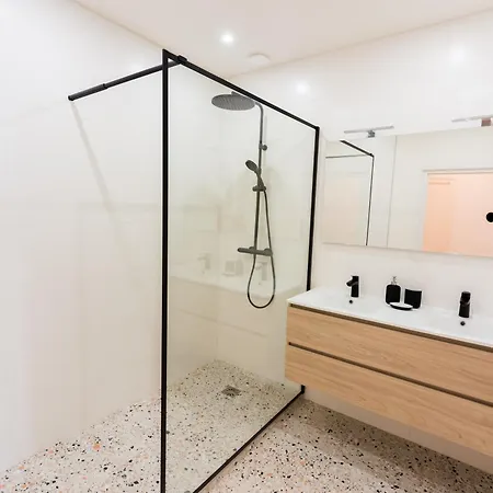 Grand 100 M2 Apartman *